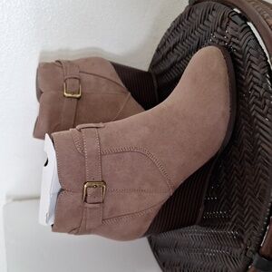 Market & Spruce Ankle Boots W/ Buckle Women Sz 6 Like New